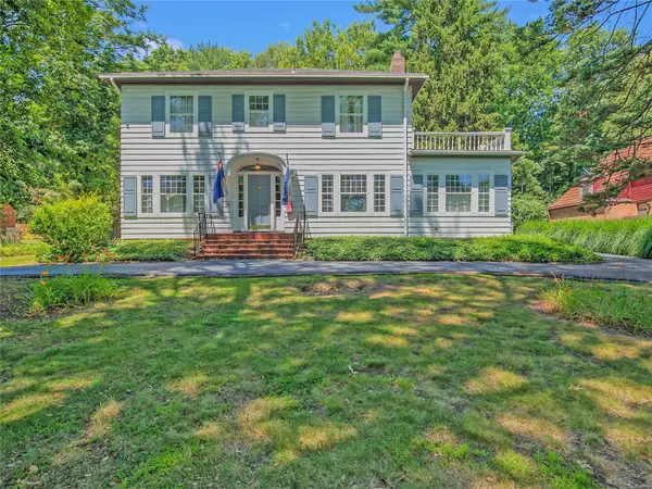 14 Bellerive Acres ST, Bellerive, MO 63121