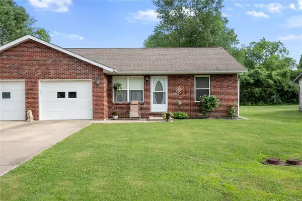 New Athens, IL 62264,1022 South ST
