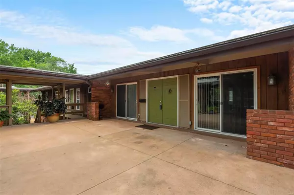 Ballwin, MO 63011,110 Coral TER #9