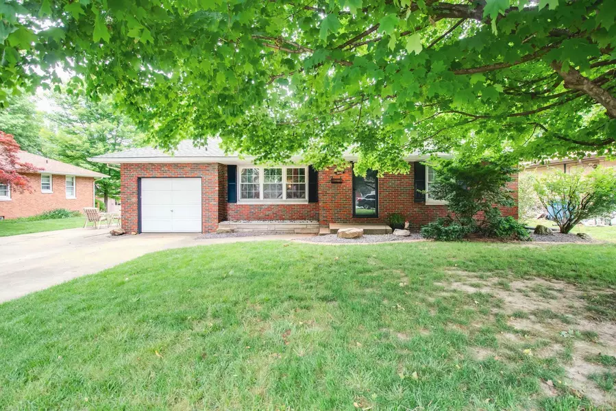 2447 Sylvan LN, Alton, IL 62002
