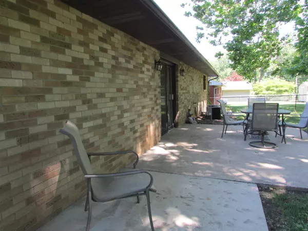 Alton, IL 62002,2342 Fairview DR