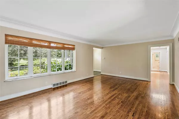 Ladue, MO 63124,22 Danfield RD
