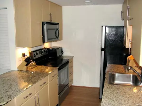 St Louis, MO 63112,5696 Kingsbury AVE #101