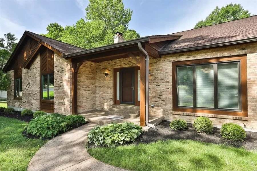 1967 Woodmoor Ridge DR, Wildwood, MO 63011