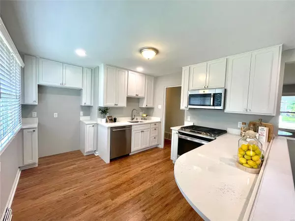 Kirkwood, MO 63122,828 Thornberry LN