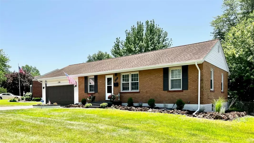 1395 E Duchesne DR, Florissant, MO 63031