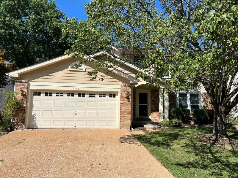 965 Oakwood Farms, Ballwin, MO 63021
