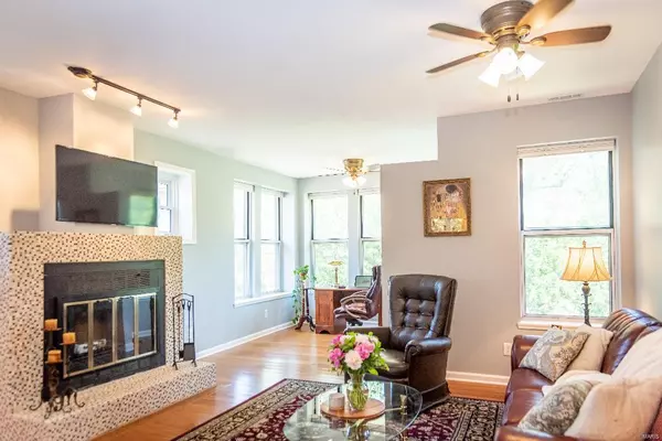 St Louis, MO 63108,4386 W Pine BLVD #3W