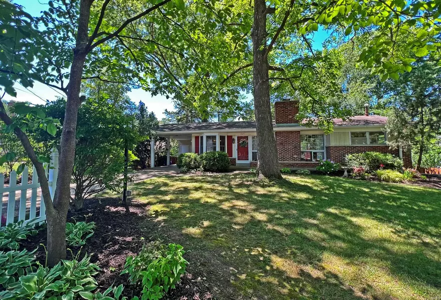 1325 Wells AVE, Webster Groves, MO 63119
