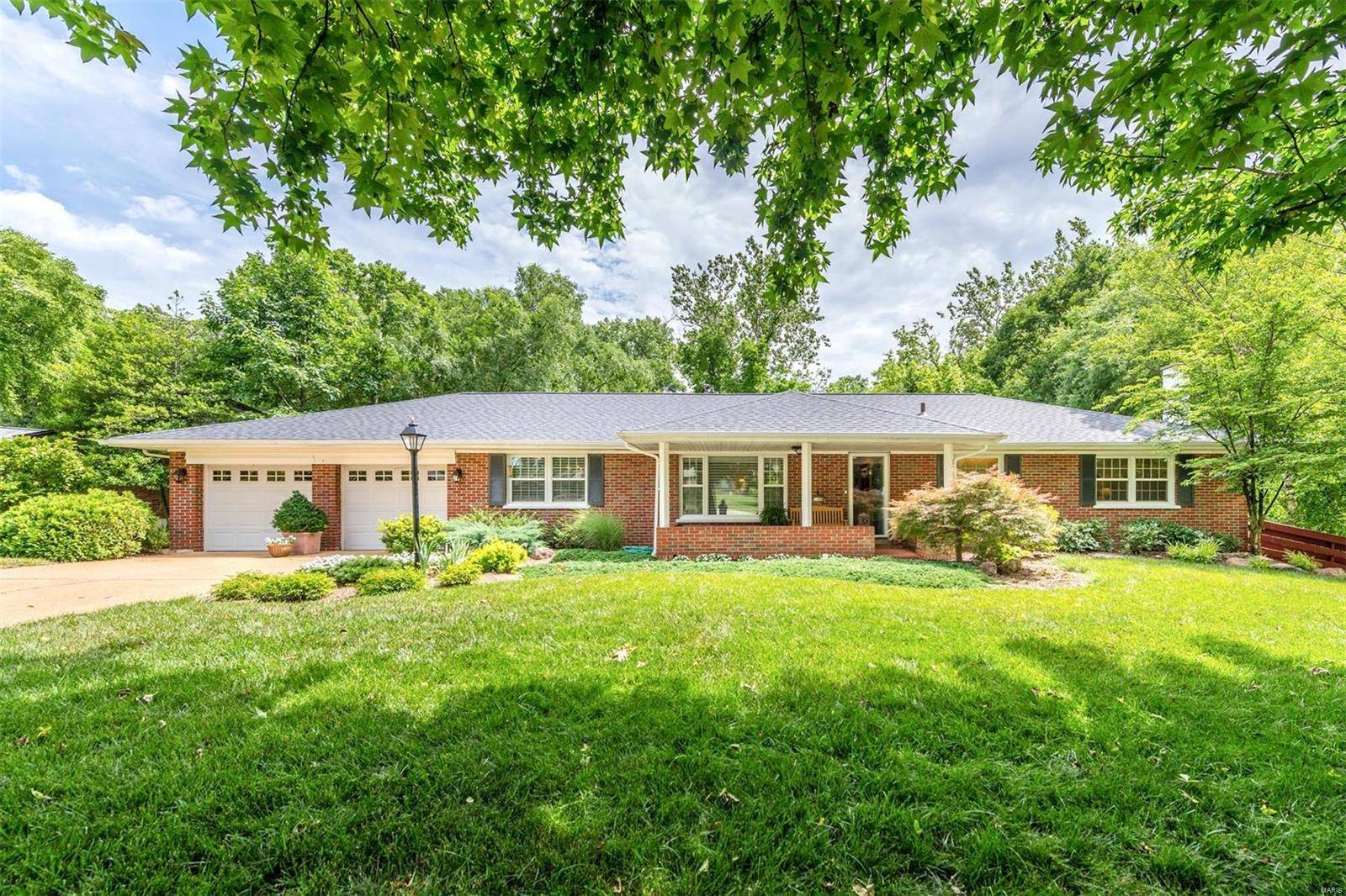 11128 Pam LN, St Louis, MO 63146