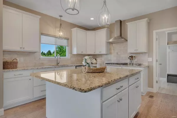 Lake St Louis, MO 63367,402 Filipp LN