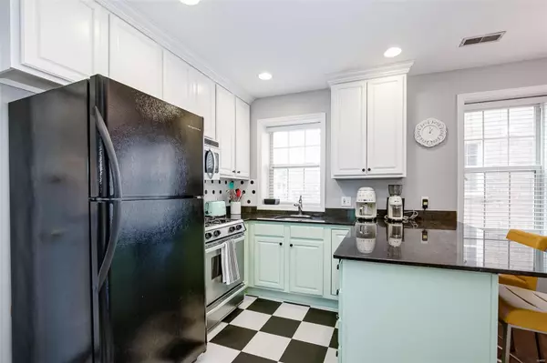 Clayton, MO 63105,815 Westwood DR #1N