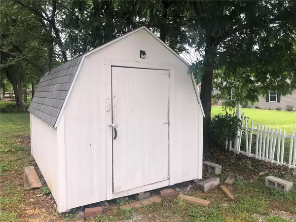 Staunton, IL 62088,311 W 6th ST