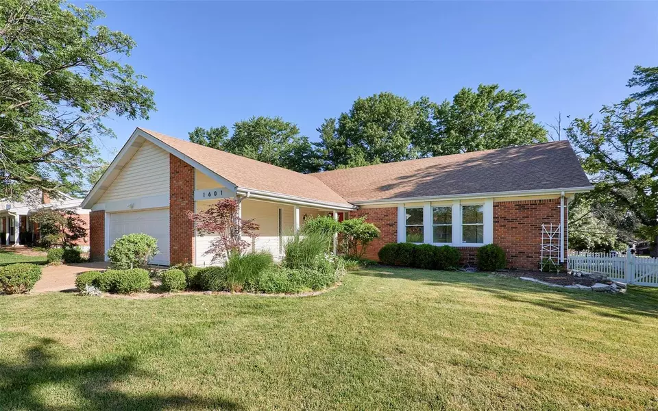 1601 Sunnyridge RD, Ellisville, MO 63011