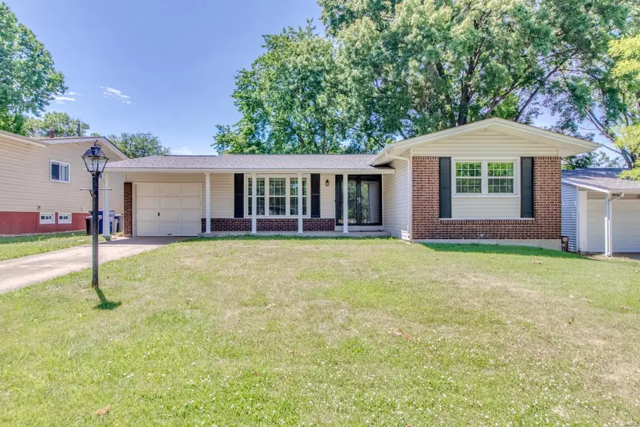 1363 Schulte Hill DR, Maryland Heights, MO 63043
