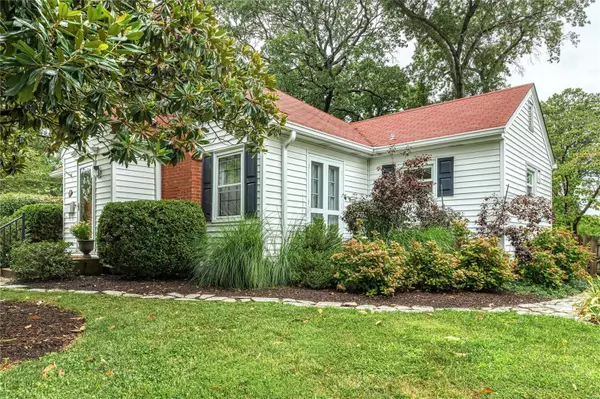 Webster Groves, MO 63119,315 W Glendale RD