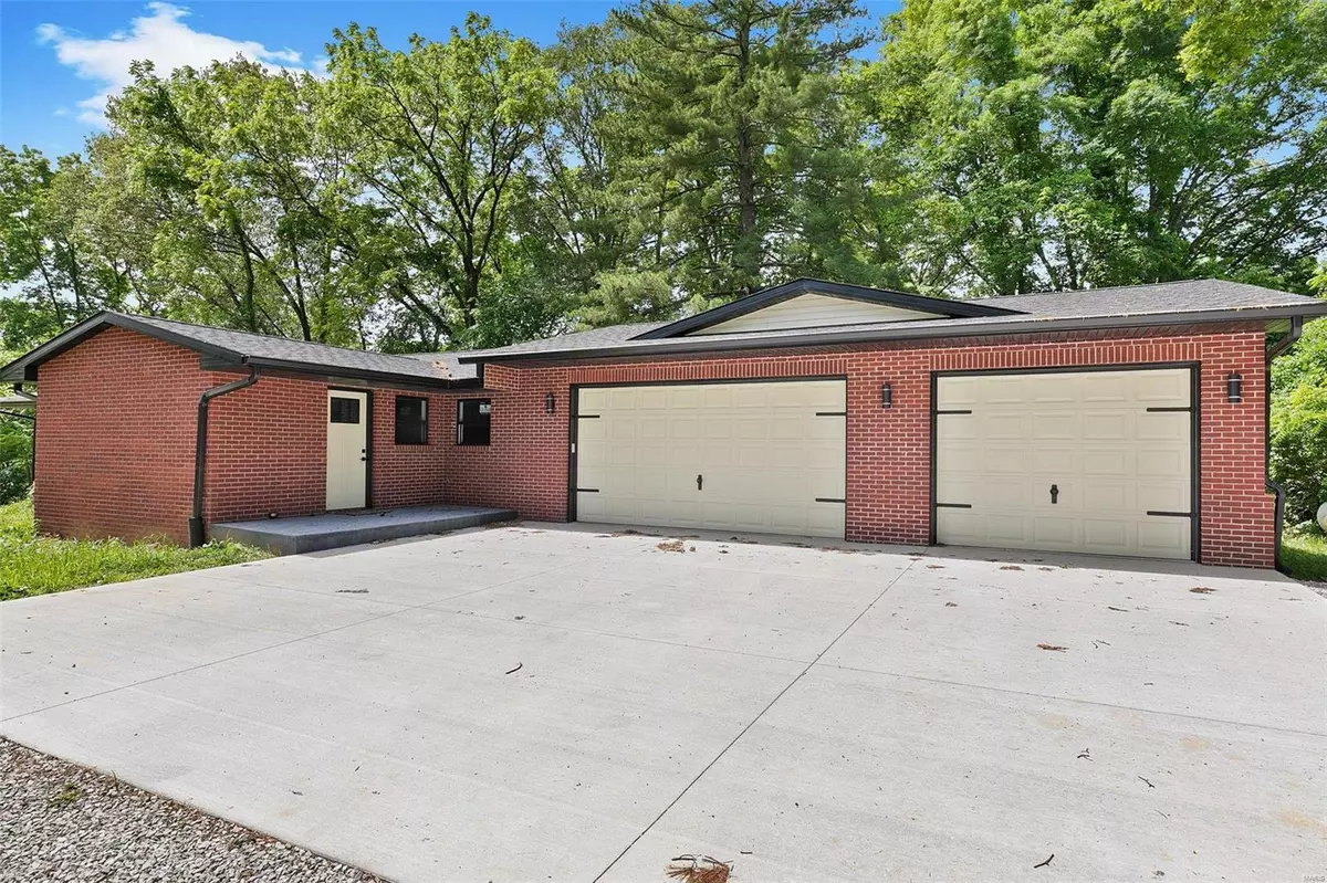 Troy, IL 62294,2556 Staunton RD