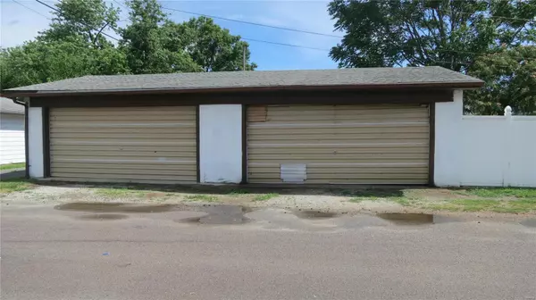 East Alton, IL 62024,534 Bowman AVE