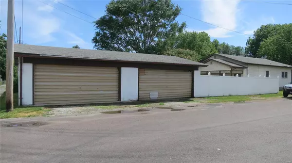 East Alton, IL 62024,534 Bowman AVE
