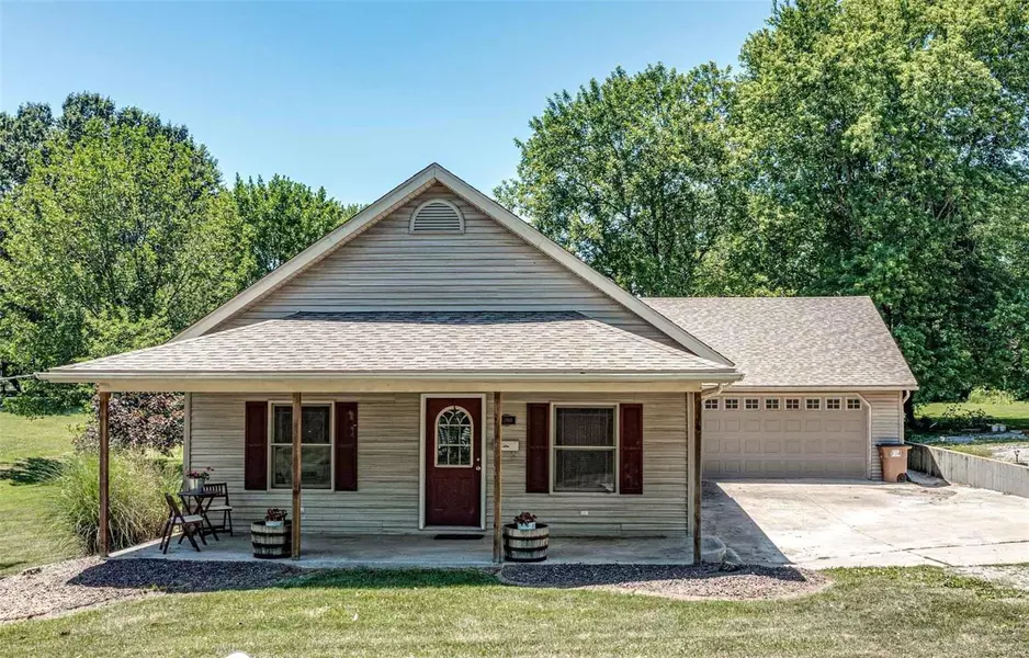 1300 2nd ST, Gillespie, IL 62033