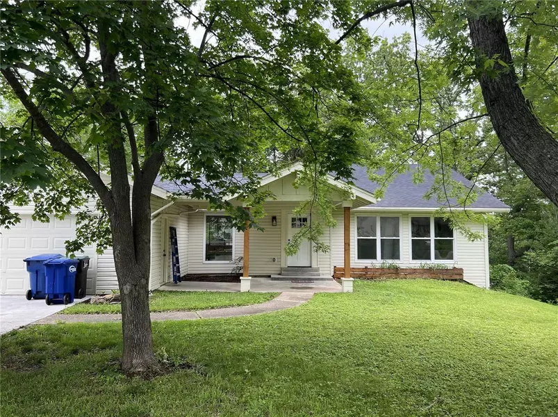 2 Bordeaux PL, Lake St Louis, MO 63367