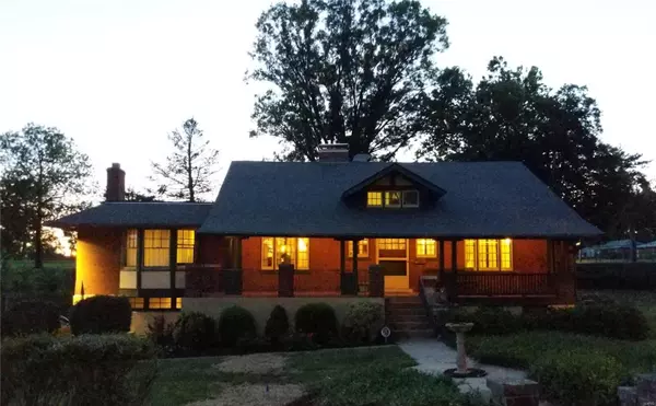 7261 Saint Andrews PL, Glen Echo Park, MO 63121