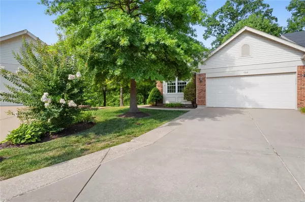 7206 Geneva Manor CT, Oakville, MO 63129