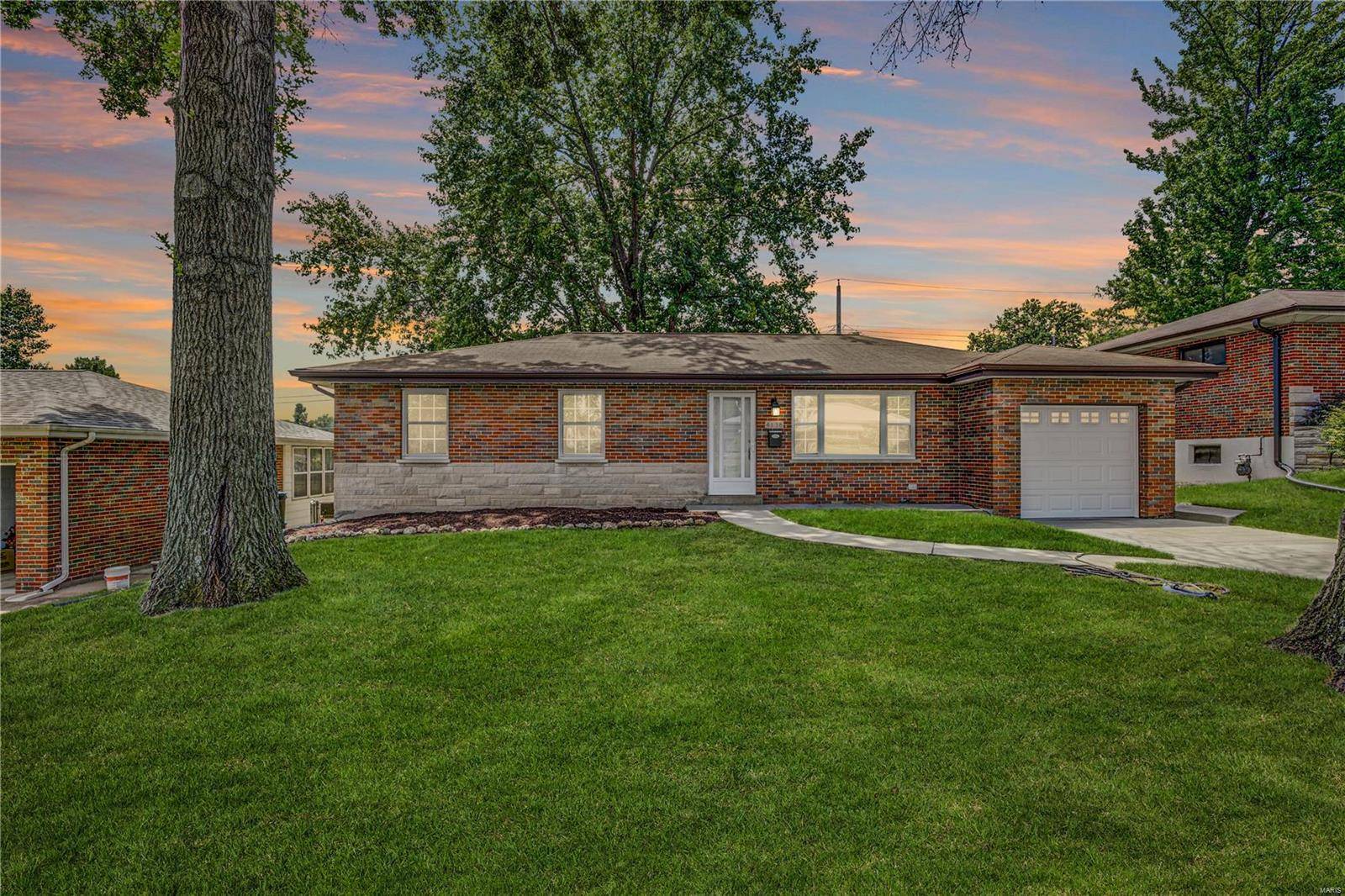 4138 Rexford DR, St Louis, MO 63125