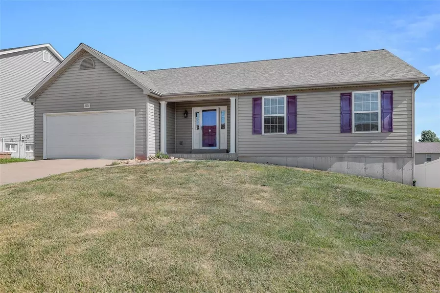 2293 Paige Marie DR, Warrenton, MO 63383