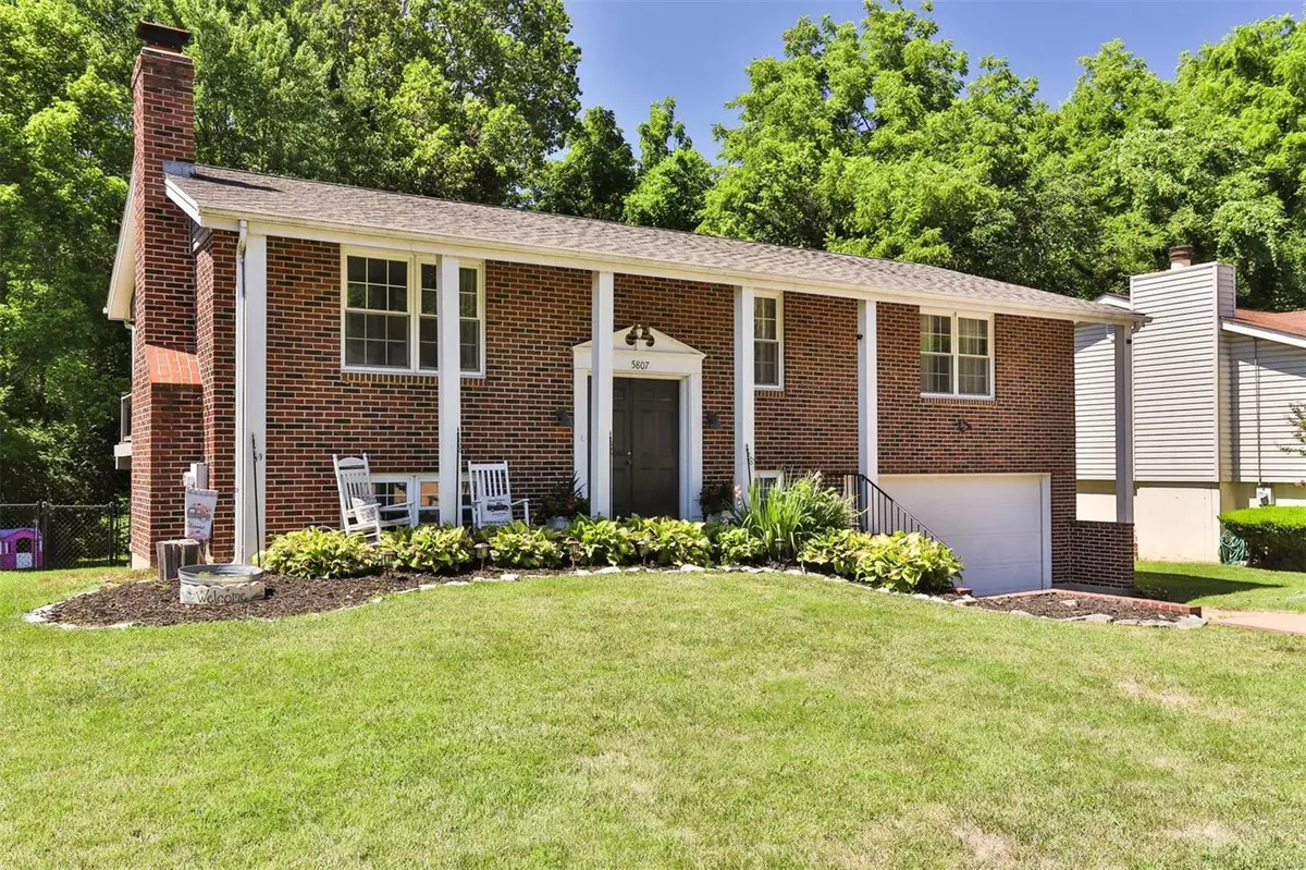 St Louis, MO 63129,5807 Bridleford LN