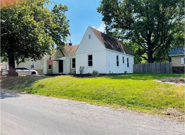 East Alton, IL 62024,23 N 9th ST