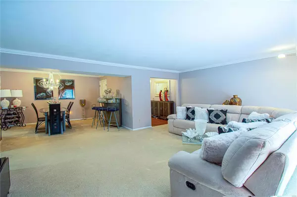 Ballwin, MO 63011,964 CLAYTONBROOK DR #1D