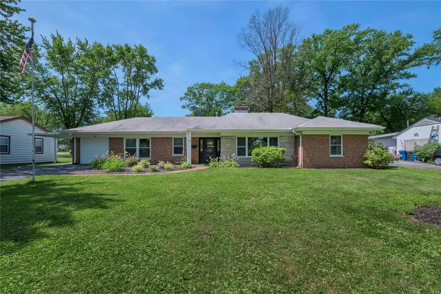 50 Airshire PL, Hazelwood, MO 63042