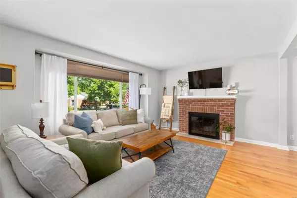 Webster Groves, MO 63119,10 Wrenwood CT