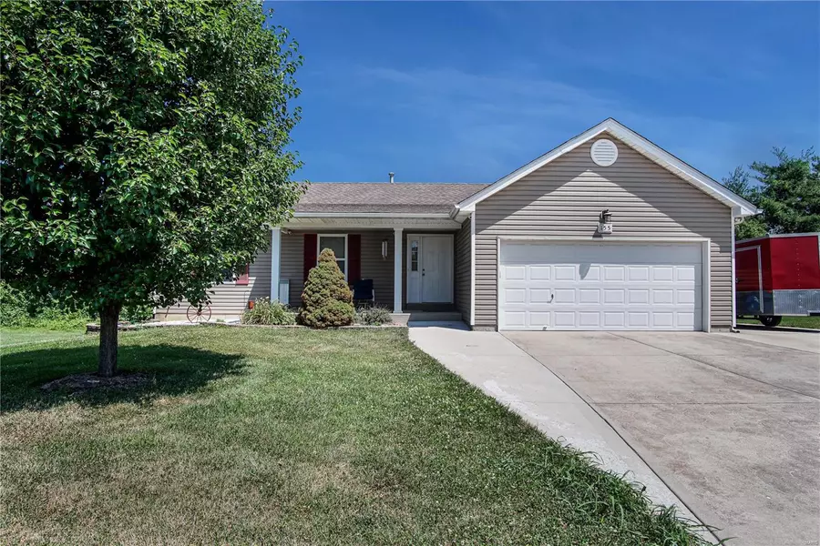 155 Pine Hollow LN, Collinsville, IL 62234