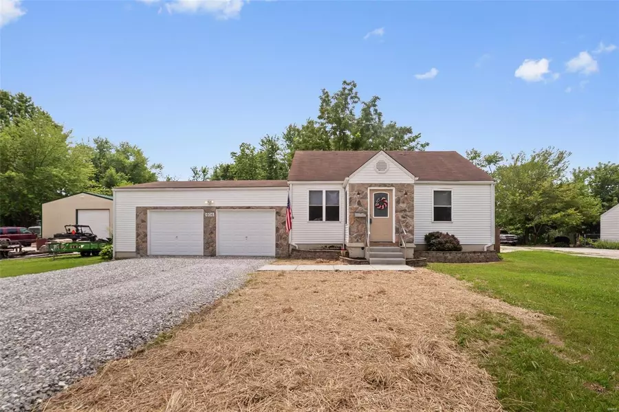606 College AVE, Warrenton, MO 63383