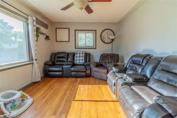 Wood River, IL 62095,331 Hillview DR