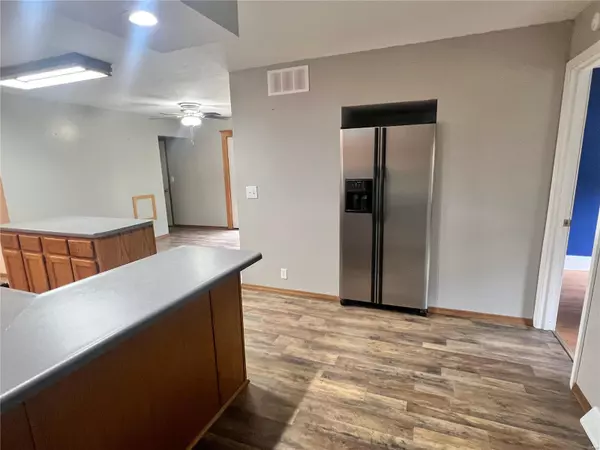 Litchfield, IL 62056,4052 E Illinois Route 16