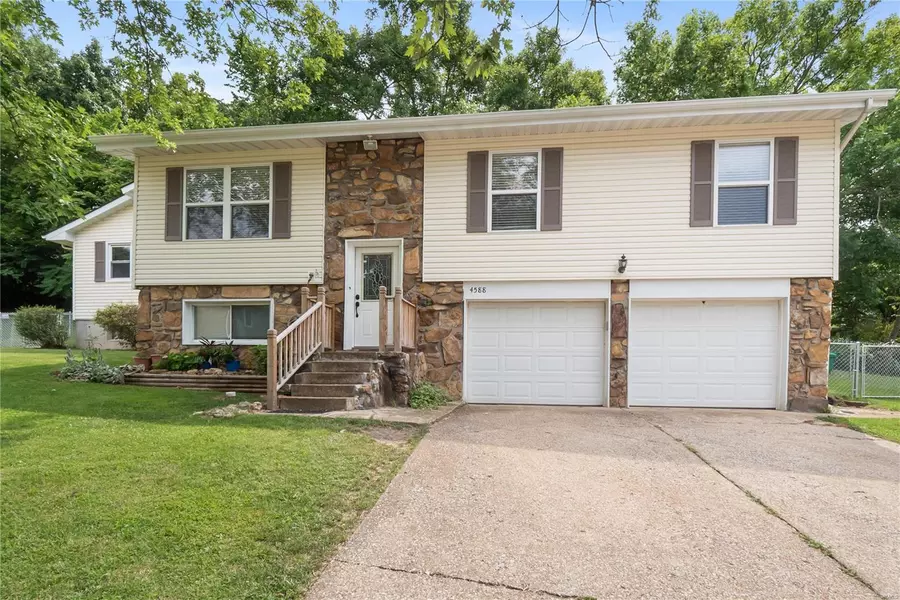 4588 Towne Hall DR, Arnold, MO 63010