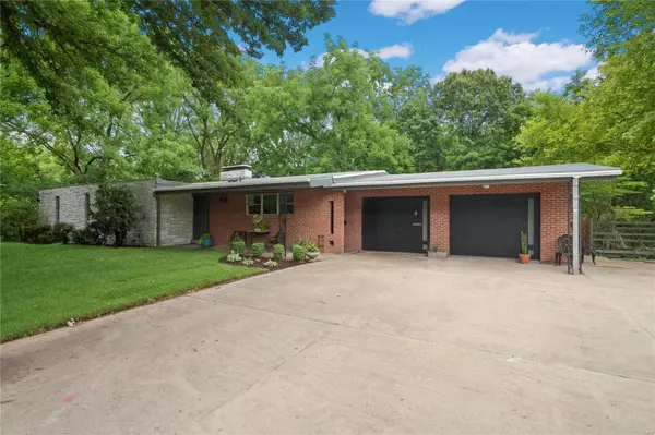 3 Kilmar Woods DR, Belleville, IL 62223
