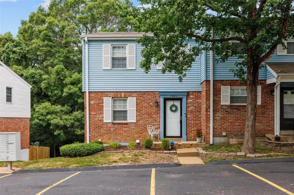 1482 Durango CT, Fenton, MO 63026