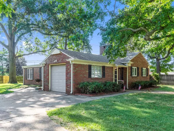Belleville, IL 62221,1 Coral DR