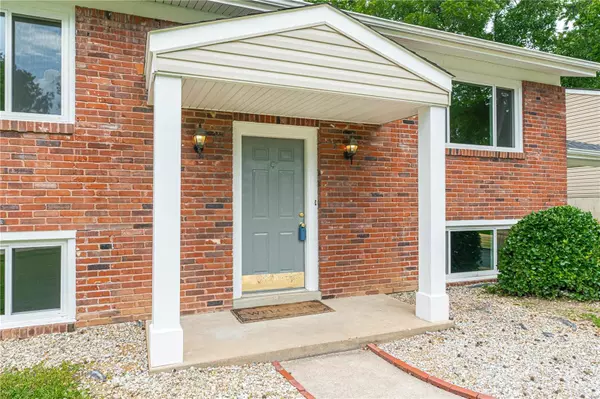 Maryland Heights, MO 63043,11821 Brookmont DR