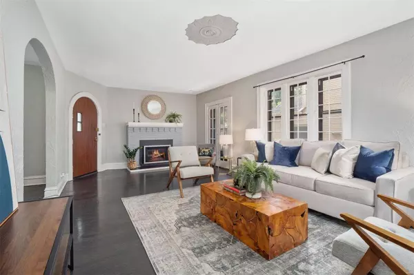 Clayton, MO 63105,7683 Carswold DR