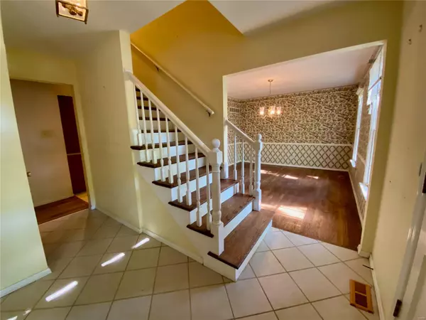 Glendale, MO 63122,767 Elmwood AVE