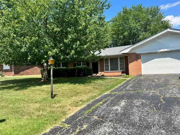 7 Dunn DR, Belleville, IL 62223