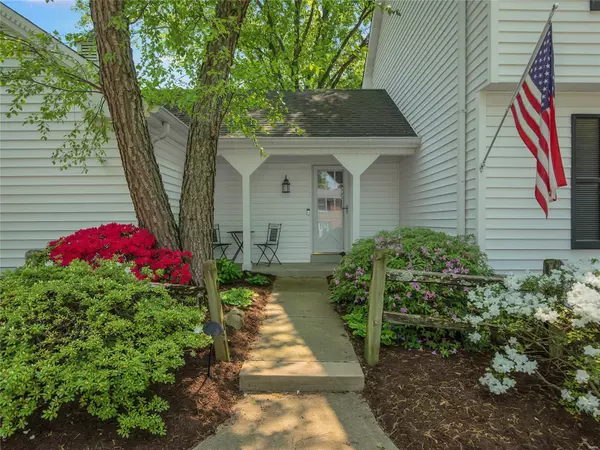 Des Peres, MO 63131,12850 Haw Thicket LN