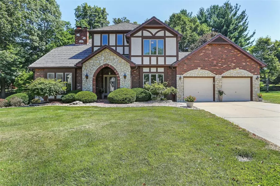 8 Amersham CT, Glen Carbon, IL 62034