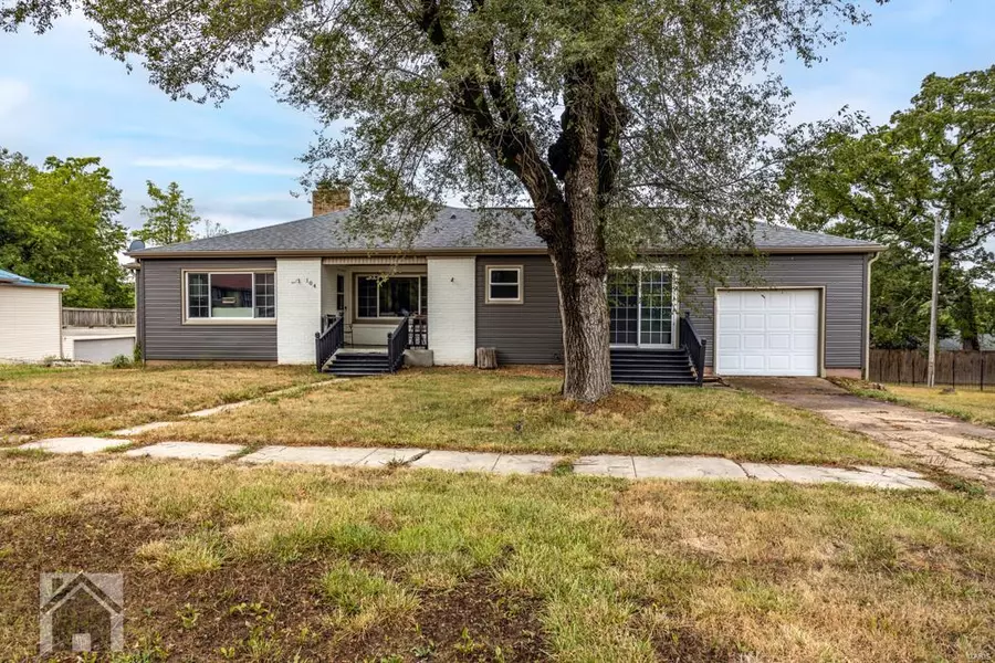 104 N Locust ST, Dixon, MO 65459