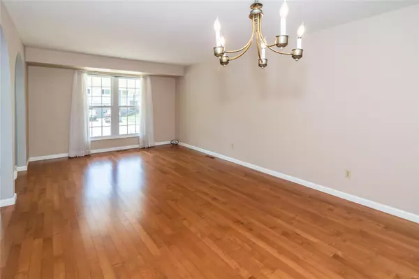 Ballwin, MO 63021,687 Walnut Point CT